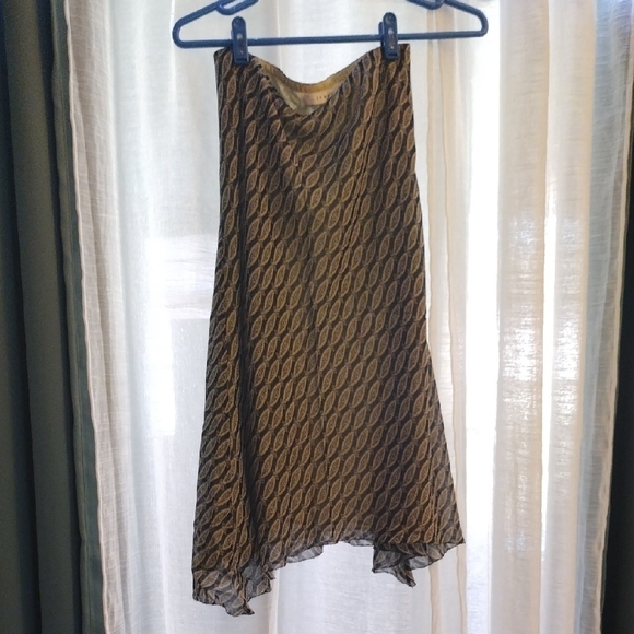 Elegant Black and Gold Patterned Skirt - Picture 5 of 10